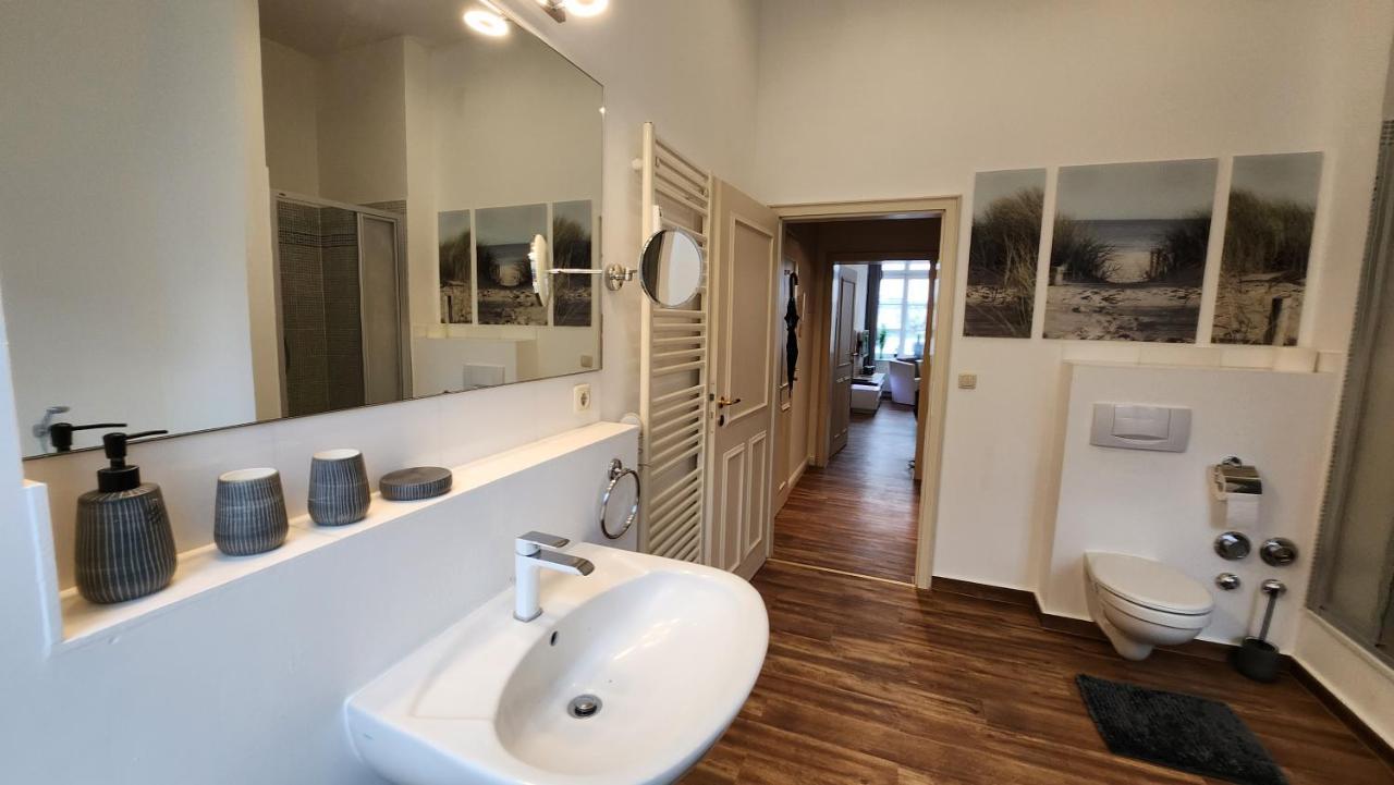 Das Ferienapartment Alexandrine Direkt Am Pfaffenteich Mit Eigenem Parkplatz Schwerin  Buitenkant foto