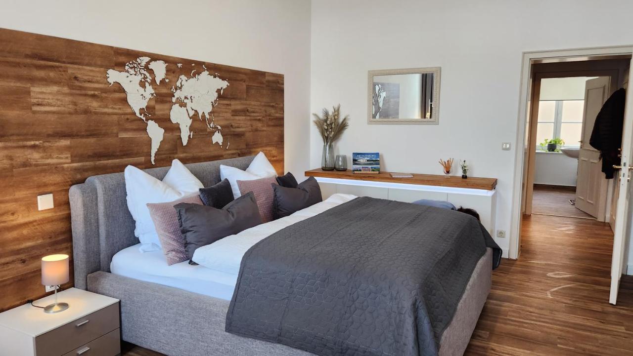 Das Ferienapartment Alexandrine Direkt Am Pfaffenteich Mit Eigenem Parkplatz Schwerin  Buitenkant foto