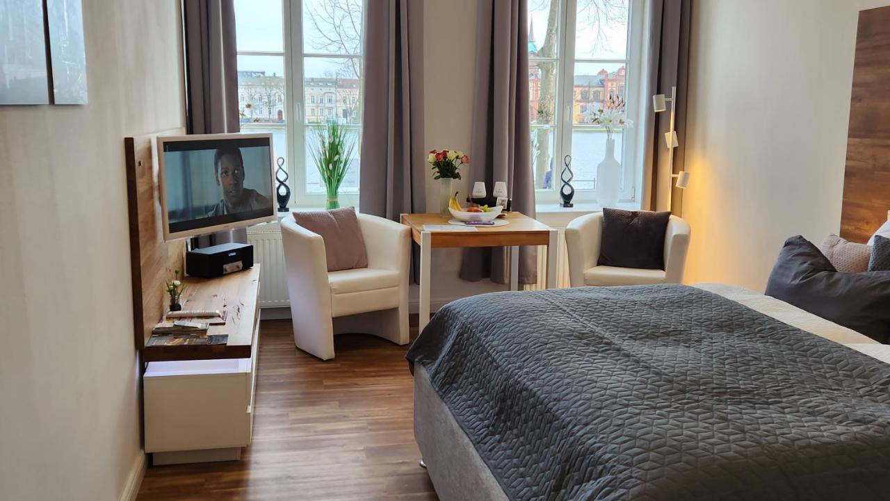 Das Ferienapartment Alexandrine Direkt Am Pfaffenteich Mit Eigenem Parkplatz Schwerin  Buitenkant foto
