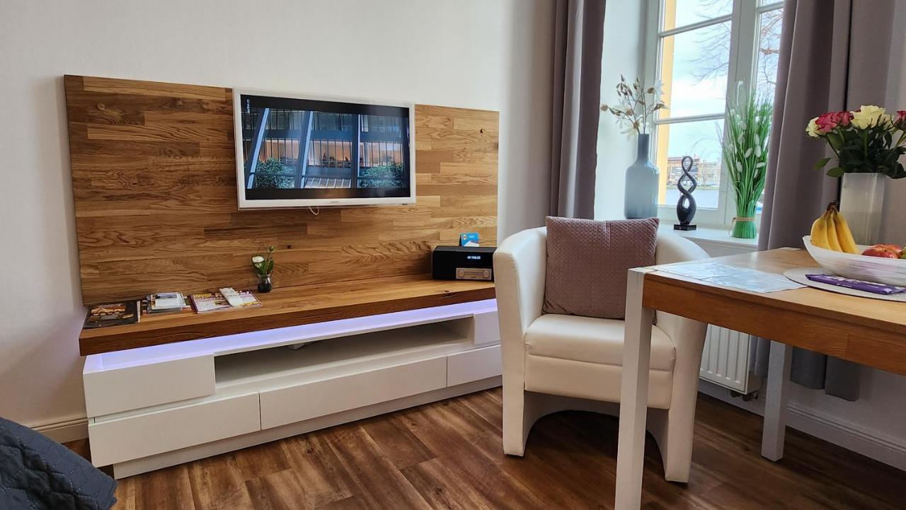 Das Ferienapartment Alexandrine Direkt Am Pfaffenteich Mit Eigenem Parkplatz Schwerin  Buitenkant foto