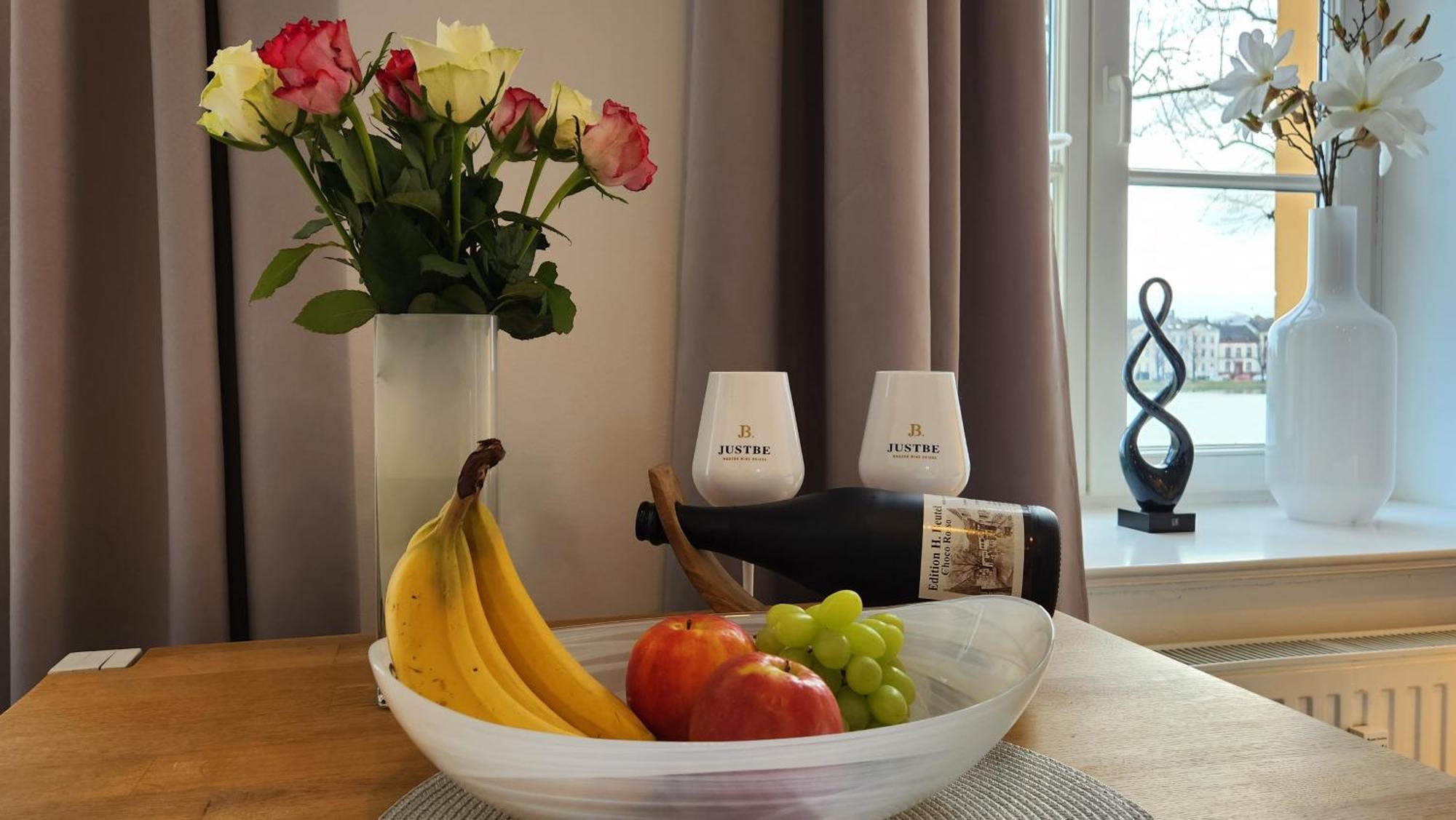 Das Ferienapartment Alexandrine Direkt Am Pfaffenteich Mit Eigenem Parkplatz Schwerin  Kamer foto